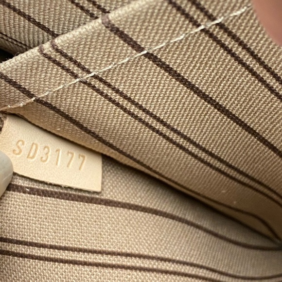 Louis Vuitton pouchette - Picture 2 of 5